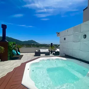 https://beach-palace.santa-catarina-brasil.com